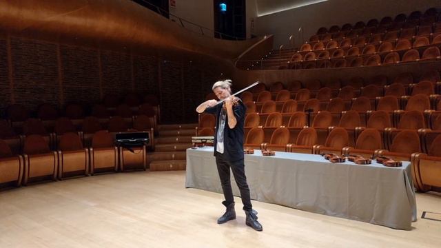 David Garrett at Museo del Violino in Cremona 2021 - which violin will he like best? - part 2 смотреть онлайн