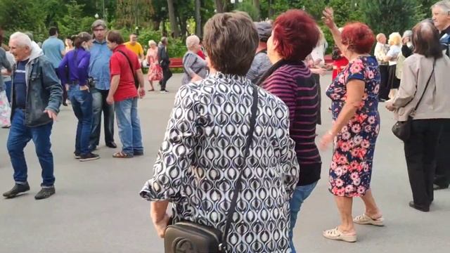 Первое лето без него Танцы в парке Горького Май 2021 Харьков смотреть онлайн