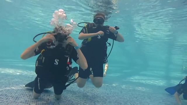 Тренировка по парадайвингу в волновом бассейне Аквапарка "На гребне волны" в СКК "Галактика". - 1 смотреть онлайн