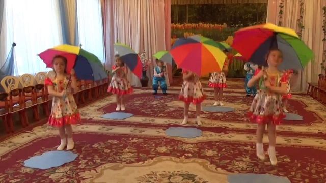 "Прогулка под зонтиком" танец в детском саду смотреть онлайн