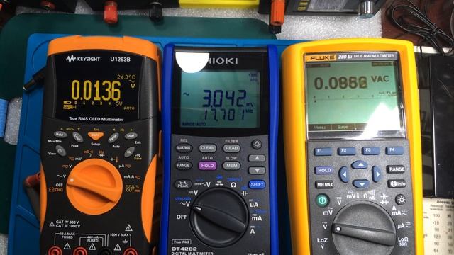 Tres Multimetro Keysight , Hioki, Fluke de alta gama midiendo simultañamente смотреть онлайн