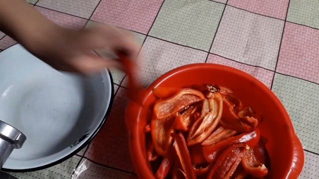 Уксус қосылмайтын, атылмайтын дəмді аджика. Аджика без уксуса.Простой рецепт. смотреть онлайн