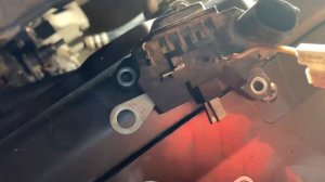 Замена реле напряжения (РН) генератора приора/калина без снятия самого генератора.