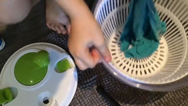 How To Do Laundry With A Salad Spinner смотреть онлайн