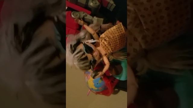 groovy babes EP class trailer смотреть онлайн