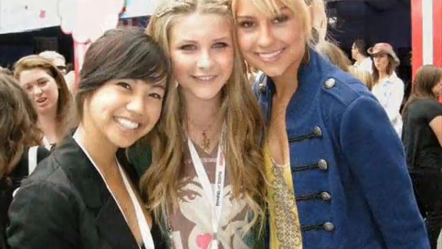 Savannah At The POWER OF YOUTH Event !!! смотреть онлайн