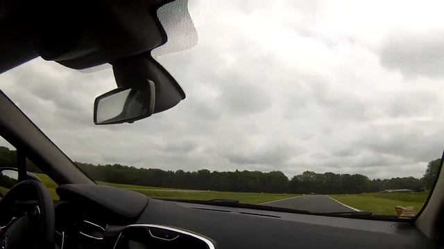 Clio 4 rs circuit de pont-leveque EIA смотреть онлайн