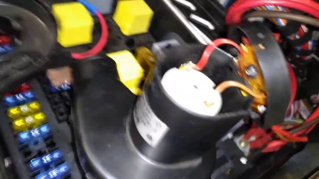 Mercedes W163 ML320 ML500 Fuse Relay E Box Cooling Fan Inspection & Repair Pt 1