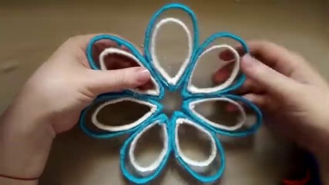 DIY. Цветок из пряжи и газетных трубочек || Идея для декора детской смотреть онлайн