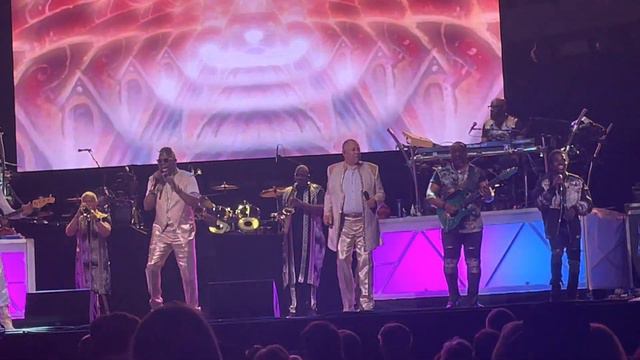 Earth Wind & Fire - BOOGIE WONDERLAND/LETS GROOVE смотреть онлайн