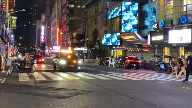 *{ DOUBLE LOAD }* NYPD HIGHWAY PATROL ESCORTING MASSIVE STEEL FIXTURES FOR NEW JPMORGAN CHASE TOWER смотреть онлайн