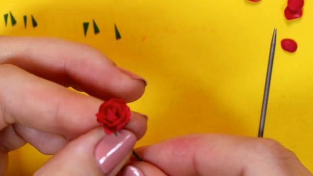 Леплю МИНИ РОЗЫ для кукол на ДЕНЬ ВЛЮБЛЁННЫХ! Как слепить цветы из полимерной глины! АННА ОСЬКИНА смотреть онлайн