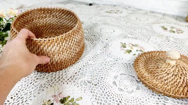 Круглая плетёная корзина из бумажной лозы с крышкой. Корневое плетение