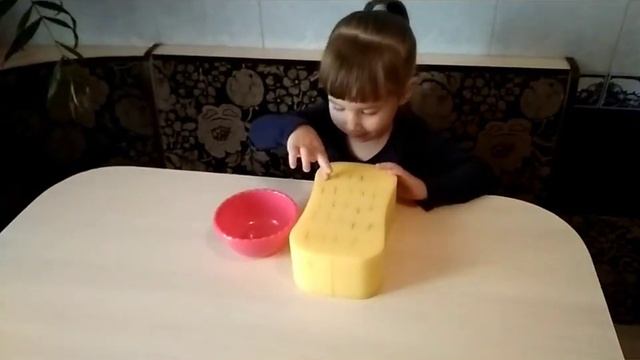 РАЗВИВАЮЩАЯ ИГРА СВОИМИ РУКАМИ ИЗ ГУБКИ. МЕЛКАЯ МОТОРИКА РУК. смотреть онлайн
