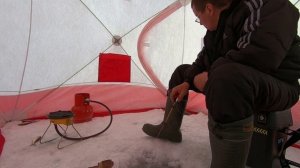 Иркутское ВДХР. Рыбалка зимой. Залив ИСХИ и карьер.