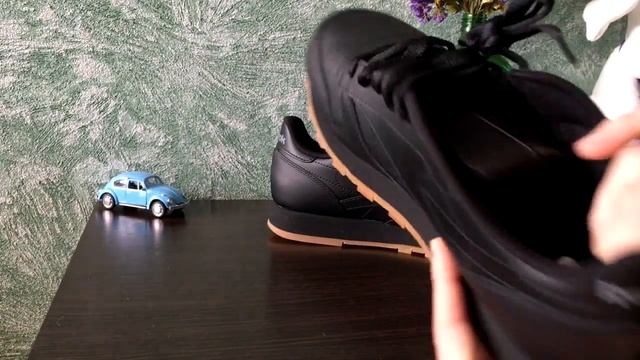 Reebok Classic Leather Gum Shoes смотреть онлайн