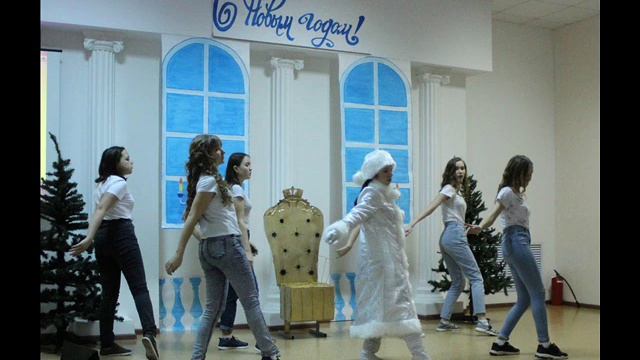 Новогодний бал у Золушки смотреть онлайн