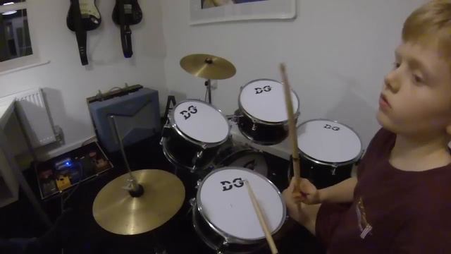 Noah Skov Hagemann playing drums смотреть онлайн
