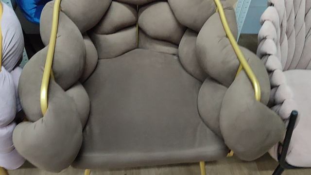 Мягкие стулья с плетением