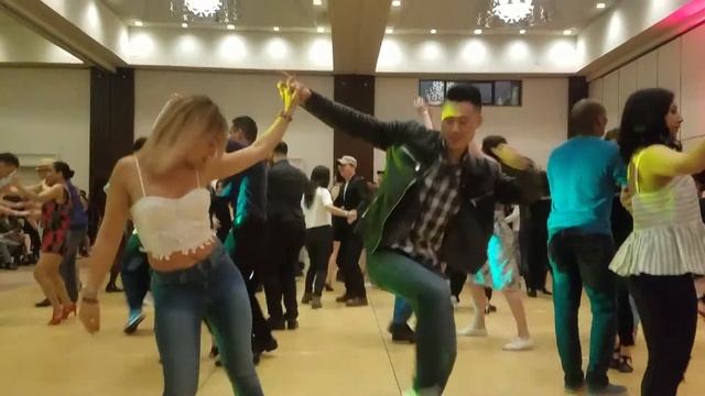 Sensual bachata social dance at Toronto SBK Festival by Clark & Sharaf смотреть онлайн