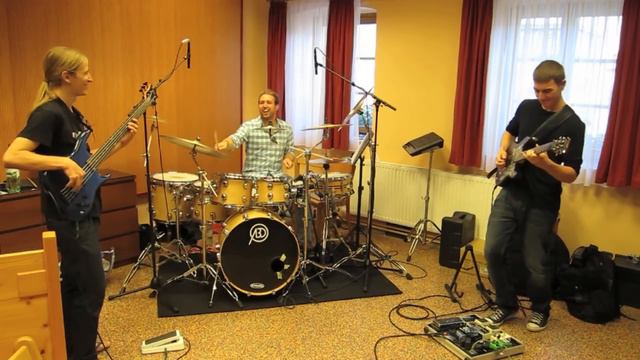 Trio Absurdum - The Chicken смотреть онлайн