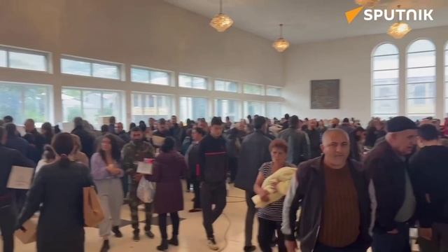 Так сейчас выглядит Центр культуры Гориса (Сюникская область), в который продолжают прибывать насиль смотреть онлайн