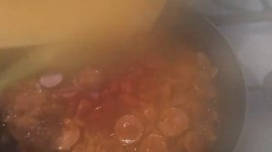 КОНСЕРВИРОВАННАЯ ФАСОЛЬ В ТОМАТНОМ СОУСЕ С СОСИСКАМИ