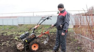 Вспашка огорода реверсивным плугом ПНО-15 (он похож на ПЦ-1-18)