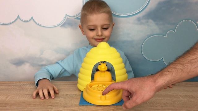 НАСТОЛЬНАЯ ИГРА: [Сердитая Пчелка]! Осторожно - злые пчелы. // Beehive Surprise Game Unboxing смотреть онлайн
