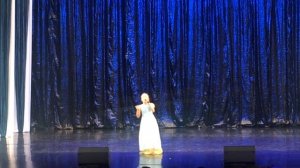 Рано  утром  встанет мама у окна