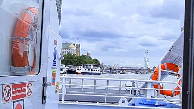 Путешествие по реке Темза на речном трамвайчике/Онлайн экскурсия по Лондону смотреть онлайн