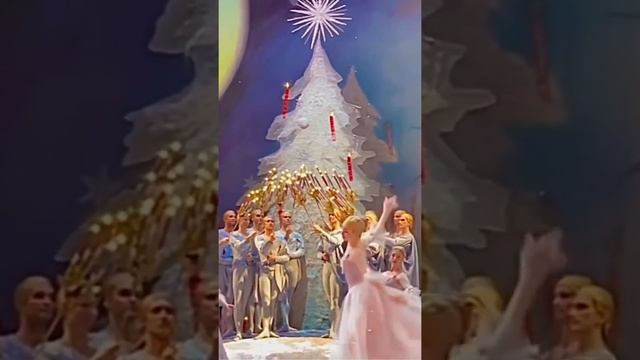 Новогодние танцы. Музыкальная открытка. смотреть онлайн