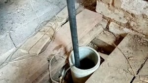 Как достать глубинный вибрационный насос из скважины(1часть)