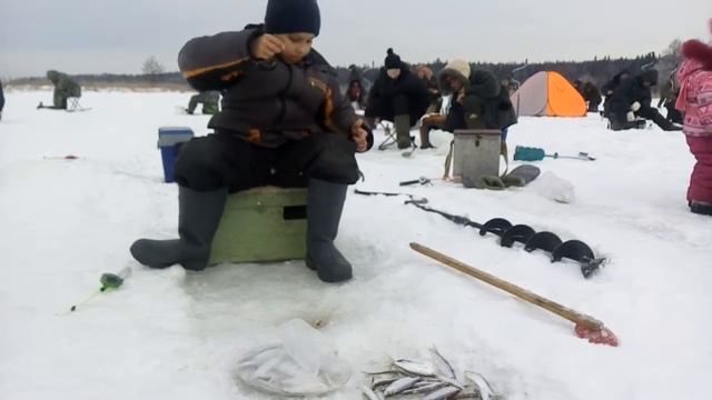 Рыбалка на уклейку смотреть онлайн