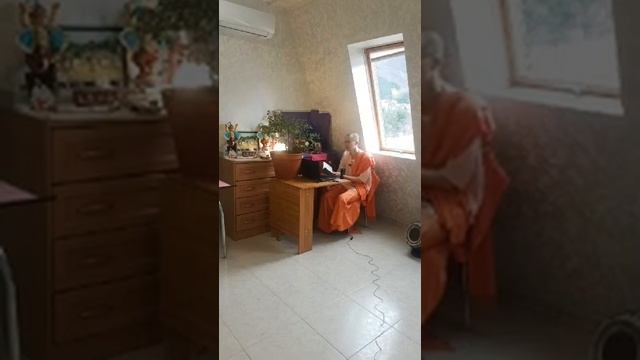 Шри Ишопанишад, мантра 6 смотреть онлайн
