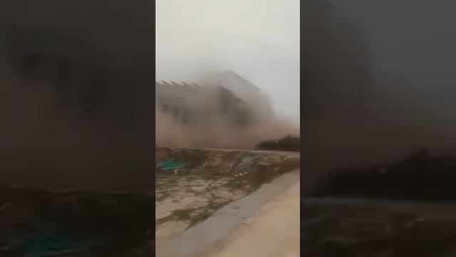 Amazing Dangerous Fastest Building Demolition Excavator Skill, Heavy Equipment Excavator Demolition смотреть онлайн