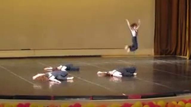 Ансамбль эстрадно-спортивного танца"STATUS" - "На заводе" смотреть онлайн