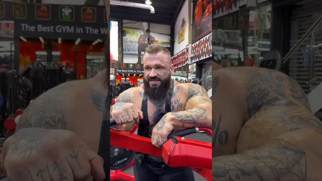 Тренируем ноги вместе с Големом! Лайв прямо из зала, общаемся с публикой? смотреть онлайн