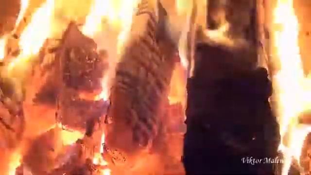Камин.Горит костёр.Огонь.Дрова трещат.Треск костра.Звуки, шум костра.Расслабляющая музыка.Релакс. смотреть онлайн