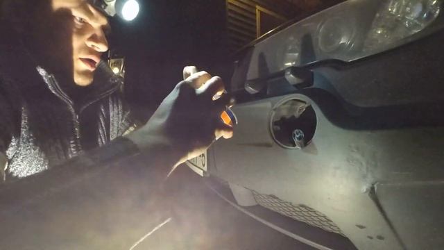 Замена лампочек в ПТФ Osram Fog Breaker...Replacing bulbs in fog lights BMW X3 смотреть онлайн