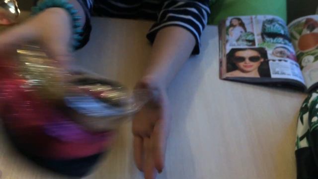 Рюкзак 🎒👛🕶, блестящие кошелёчки, зеркальные очки из Каталога эйвон 07 2018 смотреть онлайн