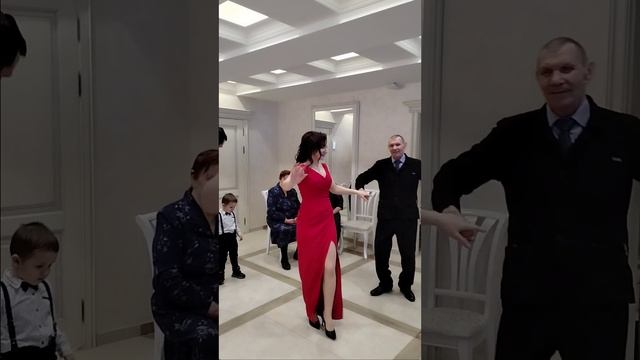 Танцам как и любви все возрасты покорны!Кавер на баяне на популярный,современный хит-Чак Норисс!!! смотреть онлайн