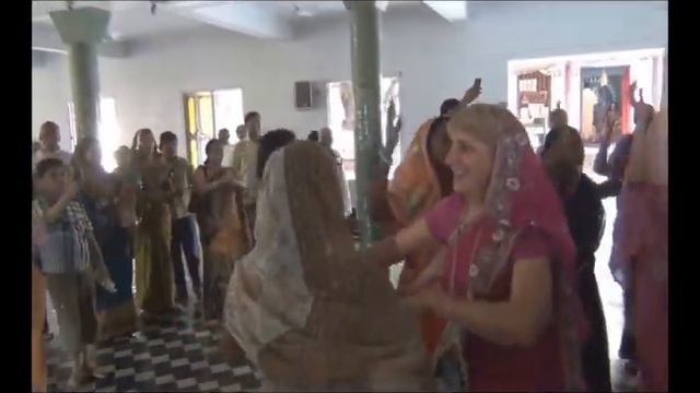 Харинама тур, шестнадцатый день, 26.10.2012, Майапур.wmv смотреть онлайн