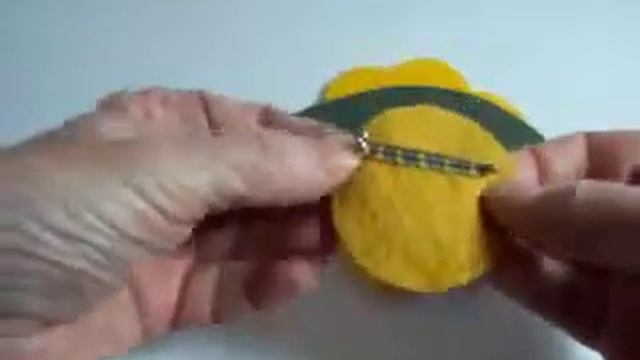 DIY - Sewing a Felt Sunflower Brooch part 3 смотреть онлайн
