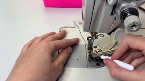 Как установить окантователь на швейную машинку