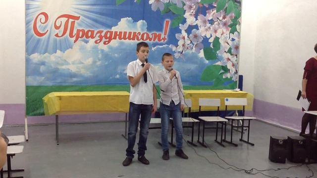 Для своих мам исполняют песню Федько Вадим и Дрожжев Родион смотреть онлайн