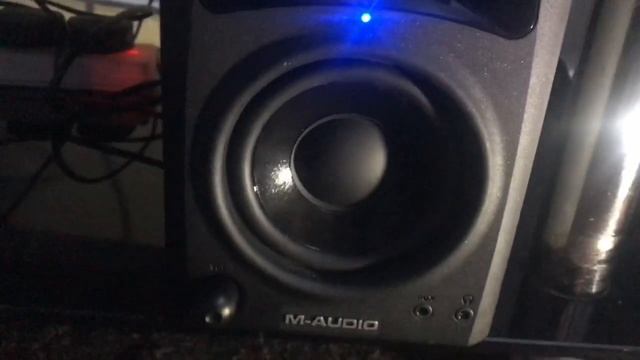 the M-AUDIO AV 32 speakers смотреть онлайн