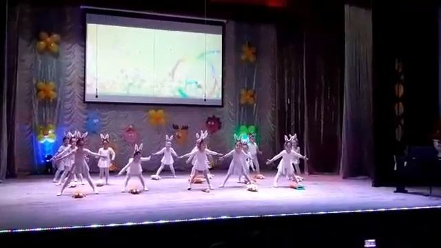 "Звездочки" группа раннего эстетического развития - танец "Зайчата" смотреть онлайн
