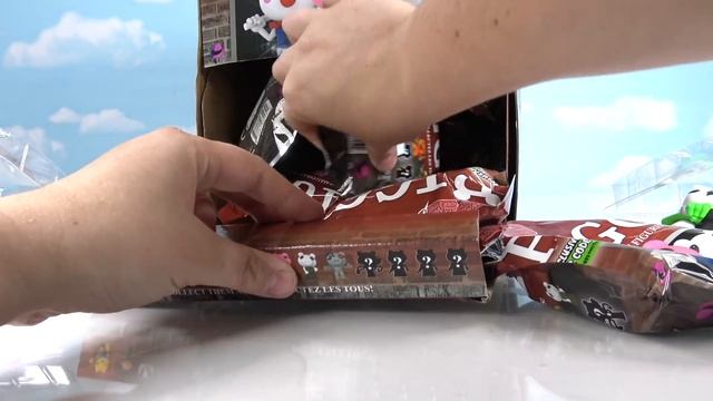 ROBLOX PIGGY Minifigures Collectibles Series 1 Blind Bags смотреть онлайн