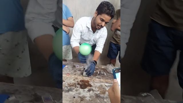 acid react with metal experiment #science #experiment #acidbasesalt #hcl смотреть онлайн